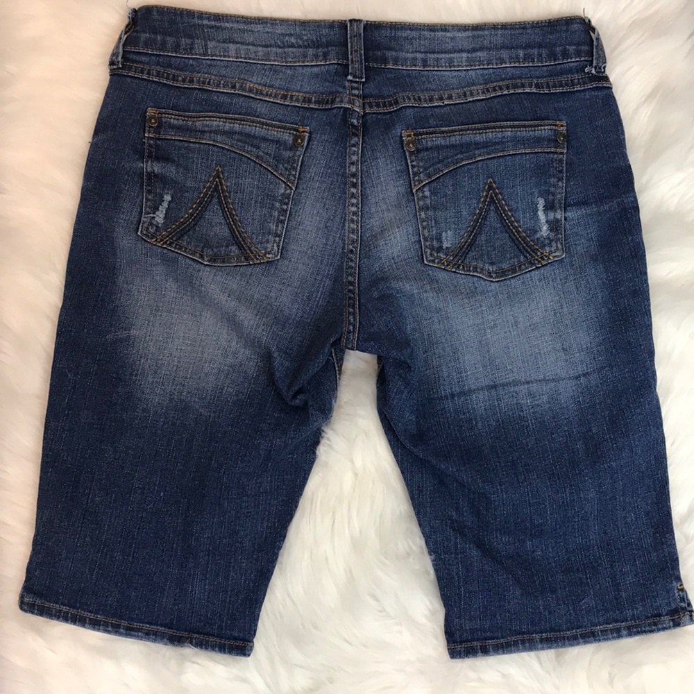 Delia’s Shorts - Picture 3 of 7